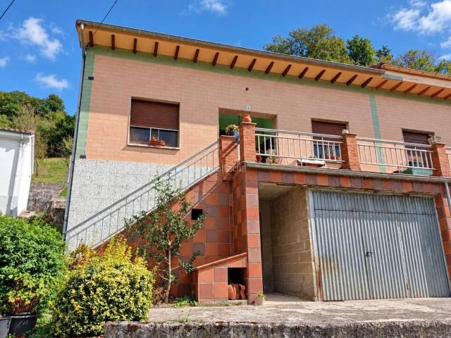 Masía en venta en Siero, Carbayin Lieres Valdesoto. Casa en Carbayín cuatro dormitorios, dos garajes y terreno para disfrutar de la vida de pueblo. Masías.