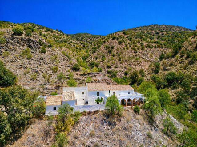 Masía en venta en Sierro. Cortijo con licencia turística, 7 dormitorios y vistas espectaculares en Sierra de los Filabres. Masías.