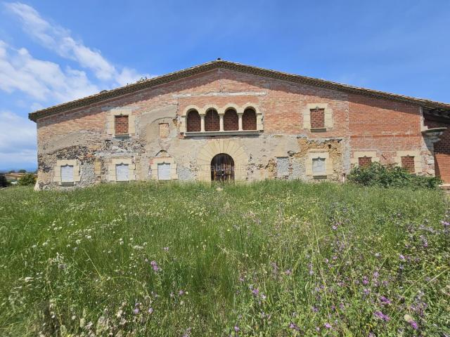 Masía en venta en Sils. GRAN OPORTUNIDAD, IMPRESIONANTE MASIA EN VENTA EN SILS, GIRONA A 10KM DE CAMPO DE GOLF PGA. Masías.