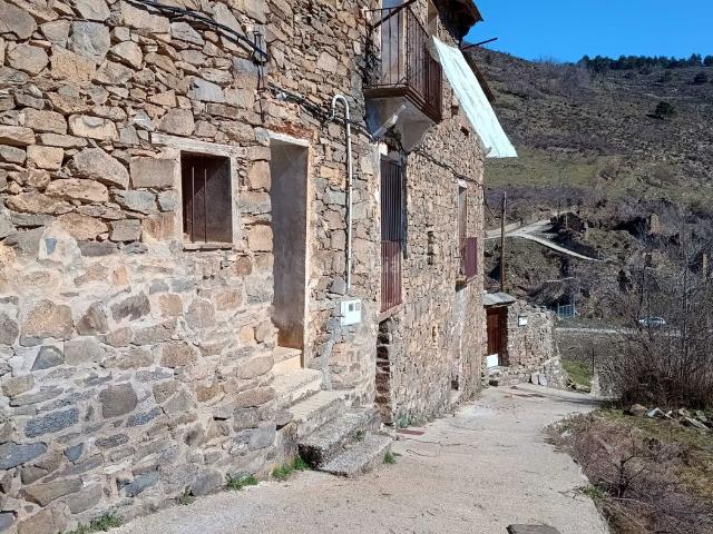 Masía en venta en Soriguera Pirineos. Casa pairal amb era i cobert a Freixa. Masías.