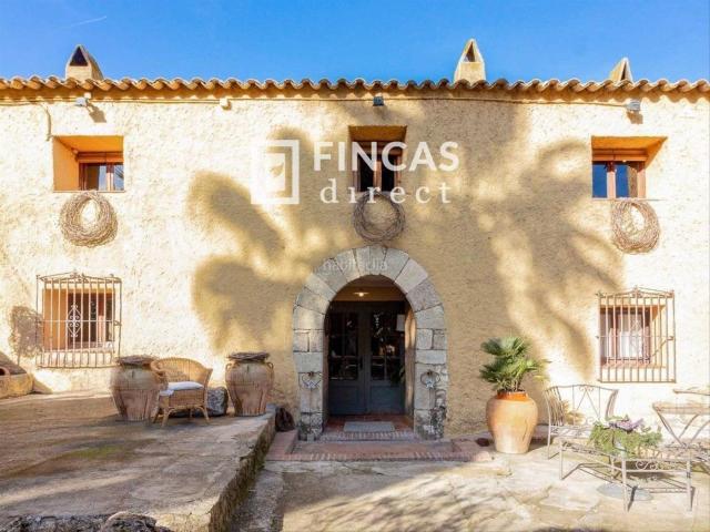 Masía en venta en Subirats. Magnífica Masía en el Penedès en Zona Residencial Bello Jardín y EstudioOficina. Masías.