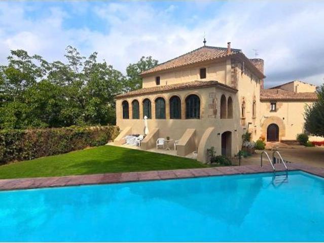 Masia histórica con Torreón del siglo XI impecable para vivir siempre