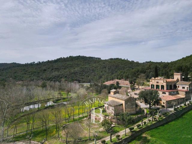 Masía histórica con 166 hectáreas, a solo una hora de Barcel. 4428m² Castellnou de Bages