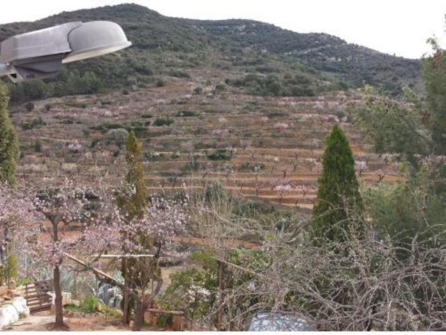 Masía reformada con terreno y acceso por camino asfaltado
