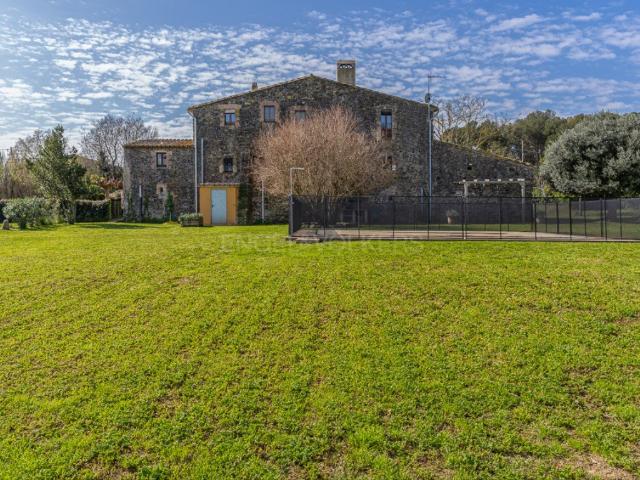 Masía restaurada con licencia turística 697m² Rupiá