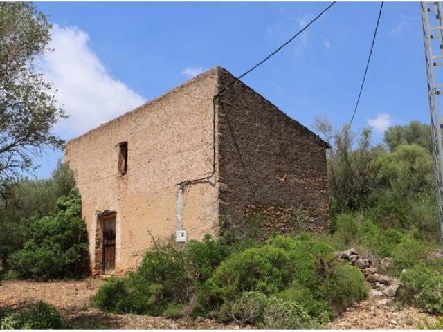 MASIA RUSTICA EN DOS HECTAREAS DE TERRENO ZONA POU DE BECA