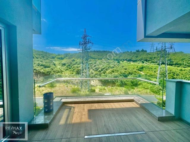 Maslak'ta Önü Orman T Bloklarda Acil Kiralık Eşyalı Boş Daire