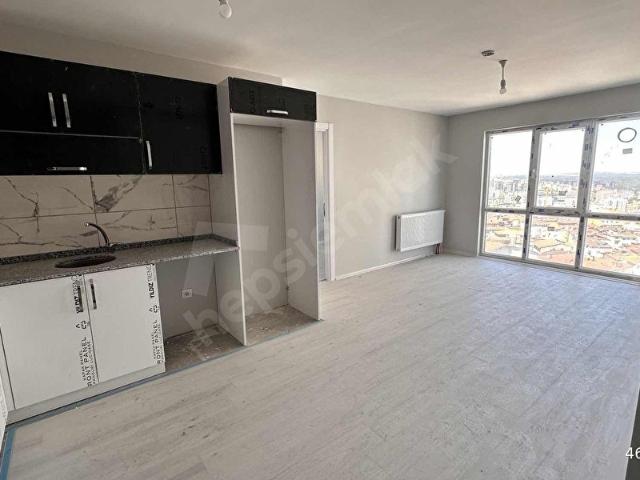 MASLAK 4.LEVENT ARASI METRO 12DK YÜRÜME SİTE İÇİNDE 2+1 SATILIK