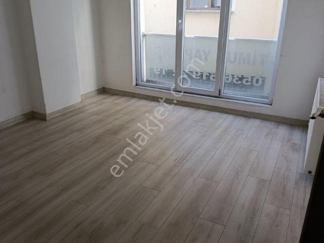 Maslak Çeşme Caddesi Üzerinde Kiralık Daire Balkonlu Arakat