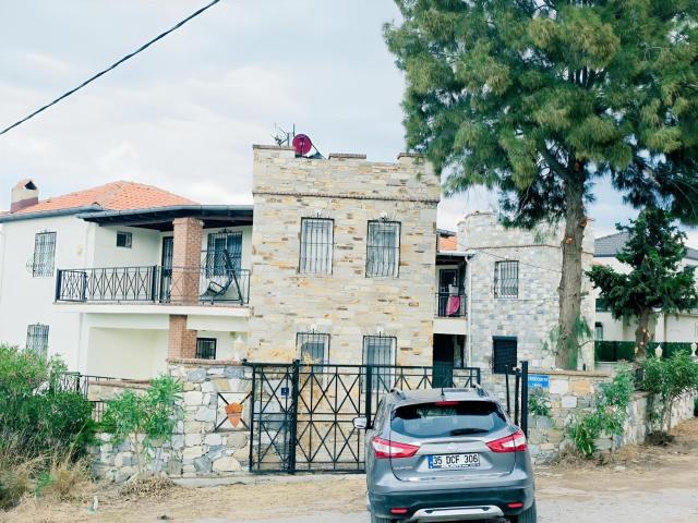 Masmavi Deniz Manzarasına Uyanmak Mümkün!4+1 Villa Bu Paraya !