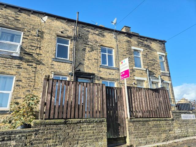 Masonic Street, Halifax HX1, 2 bed terraced house to rent, £800 pcm | PrimeLocation