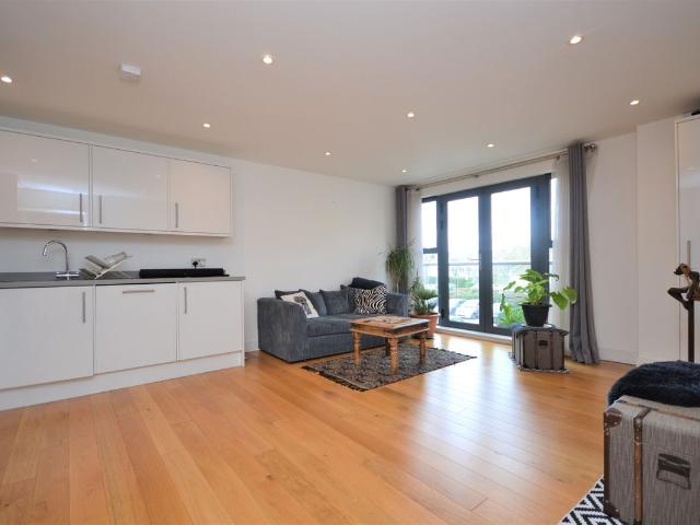 Masons Hill, Bromley BR2, 2 bed flat to rent, £1,875 pcm | PrimeLocation