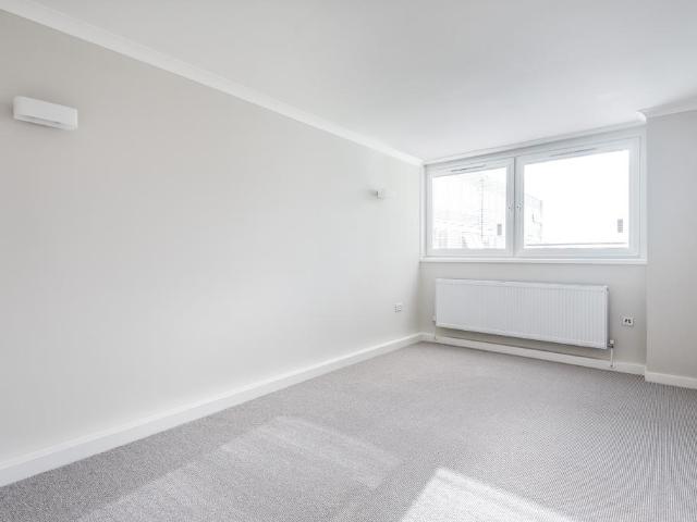 Masons Hill, Bromley, Kent, BR2 2 bed flat to rent £1,700 pcm £392 pw