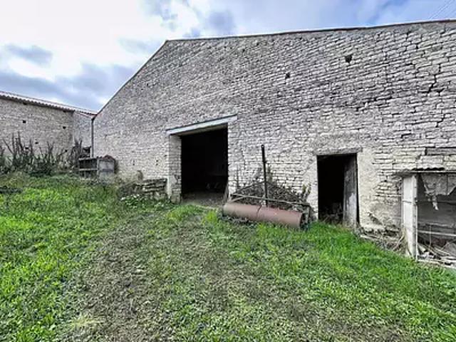 Massac 17490 Achat / Vente maison parking