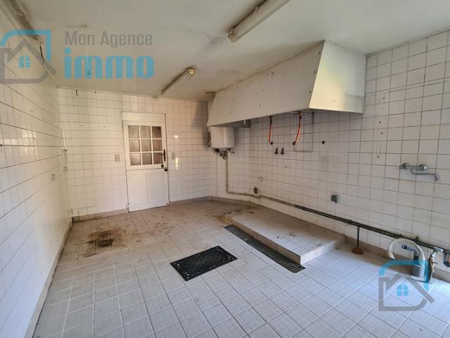 Massay Ensemble immobilier avec local commercial, appartem
