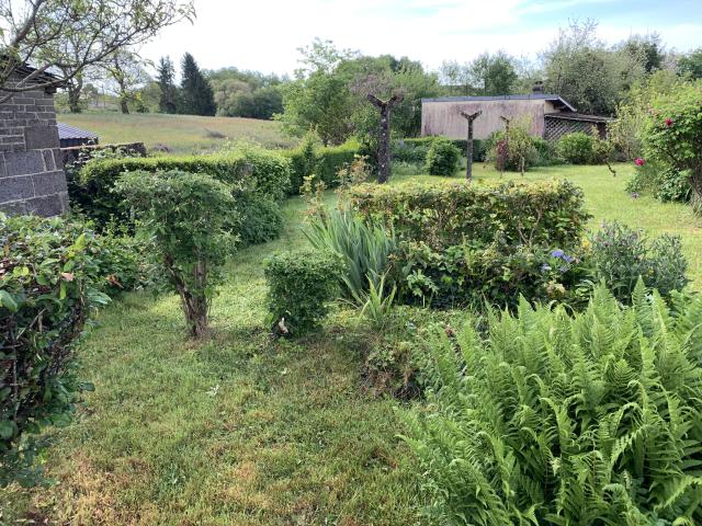 MASSERET 30 minutes sud LIMOGES par A20, maison de village de 100 m2 à rénover avec garage et jardin attenants