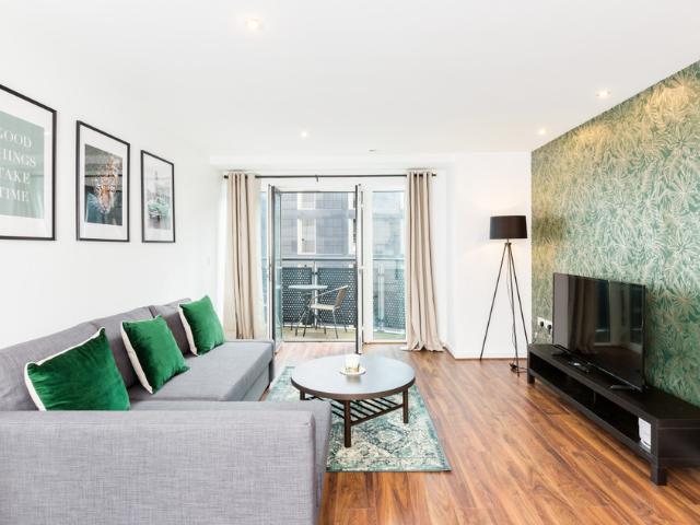 Masshouse Apt | Balcony & Free Parking