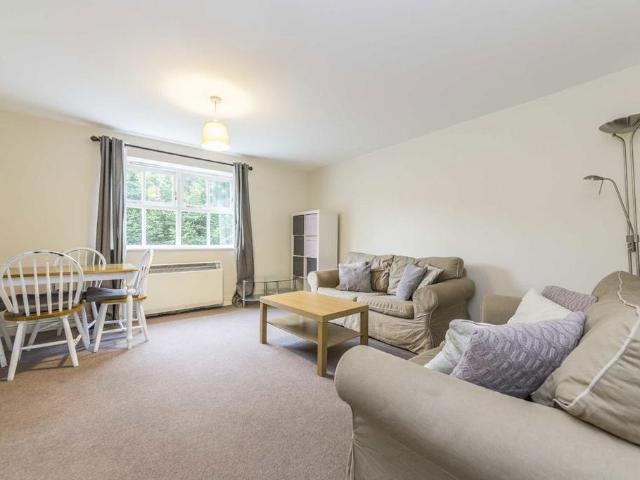 Massingberd Way, London SW17 2 bed flat to rent £2,200 pcm £508 pw
