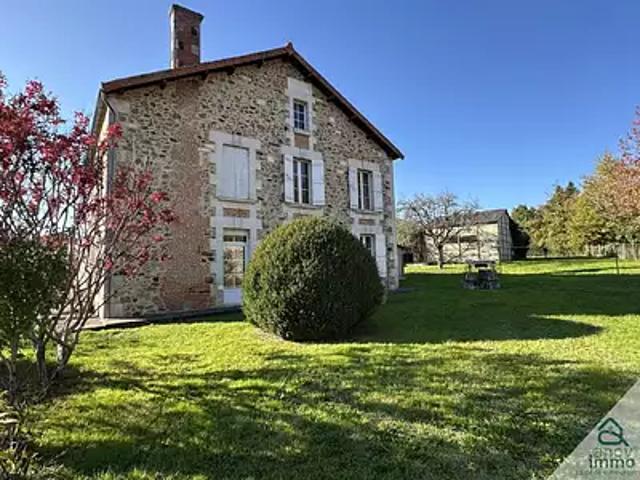 Massignac 16310 Achat / Vente maison 8 pièces t8 jardin cave