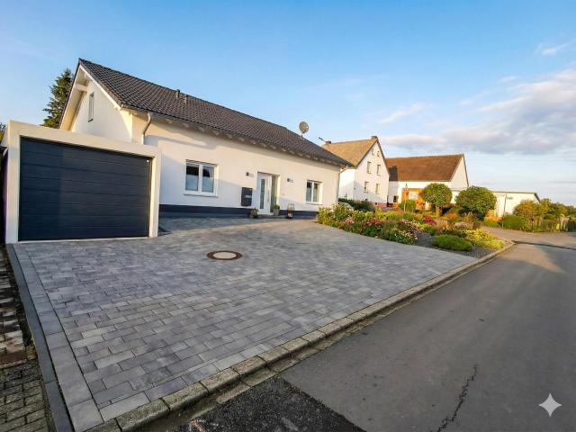 Massiv Bungalow KfW 55 · Fertigstellung Dez. 2022 · 117 m² · Energieklasse A+ · provisionsfrei · Vulkaneifel