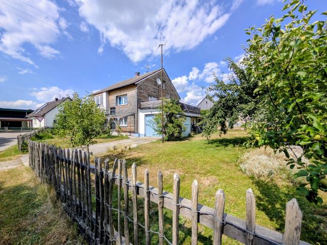 Massiv gebautes Einfamilienhaus mit großem Garten und viel Platz für Ihre Wohnideen