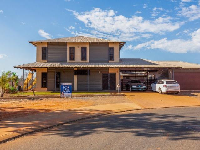MASSIVE DOUBLE STOREY 4x2 + POOL + POOL ROOM + DOUBLE GARAGE + CORNER BLOCK!