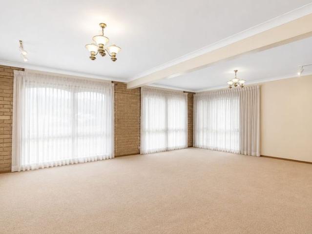 MASSIVE FAMILY HOME! Discounted 1st months' rent to $750pw