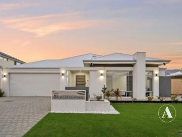 MASSIVE FAMILY HOME PLUS SIDE ACCESS FOR THE CARAVAN!