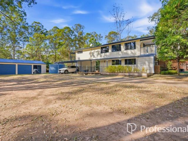 Massive Family Home With Idyllic Suroundings!