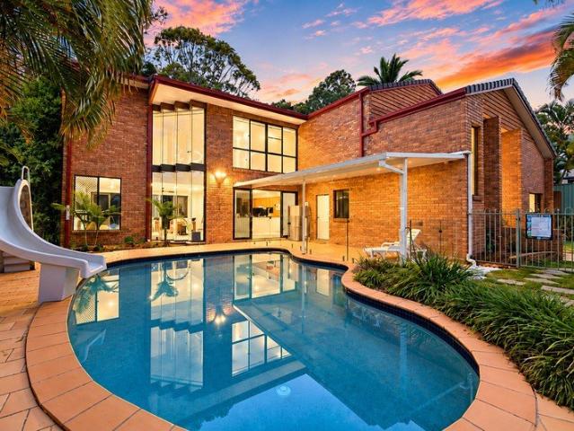 MASSIVE Golf Course Residence on 945m² Soaring Ceilings, Pool + 4 Bed & Study SELLERS DOWNSIZING!