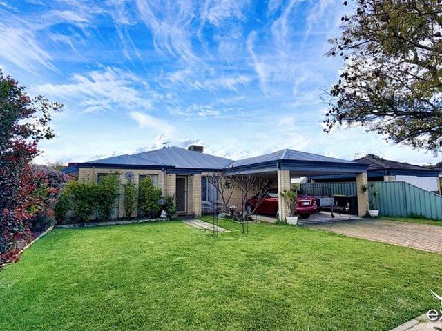 MASSIVE PRICE REDUCTION PARK FRONT LIVING WITH SO MUCH TO OFFER!