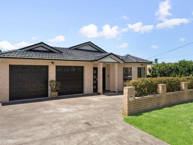 Massive Privately Built Single Storey Stunner| Move Straight In!