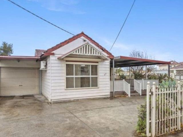 MASSIVE Sunshine Home Accepting Friends and Families