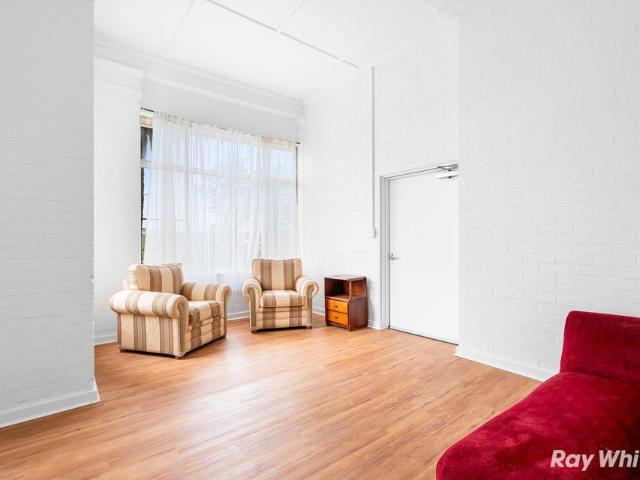 MASSIVE SHARE HOUSE SPACE!
