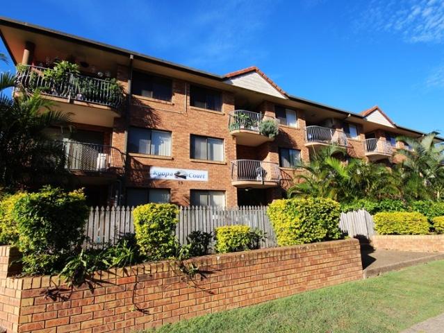 Massive Unit In Fantastic Location!