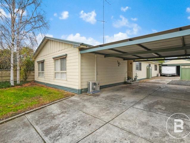 MASSIVE 1000m2+ Approx. BLOCK WITH VERSATILE FAMILY LIVING