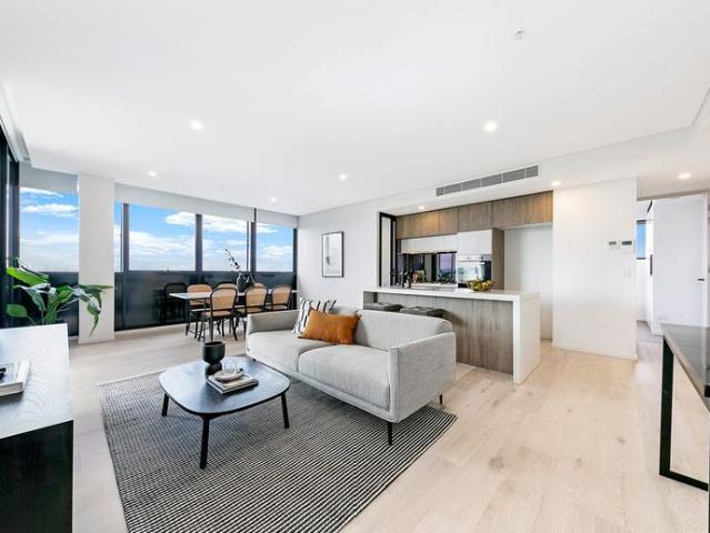 Massive 128sqm East Facing with City Views in a Luxurious Apartment