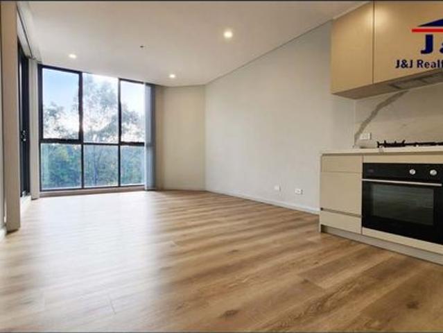 MASSIVE 1 Bedroom Apartment plus study room in Rouse Hill Prime Location