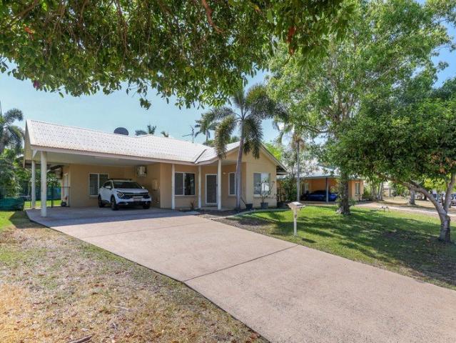 MASSIVE 226SQM FLOOR PLAN, MULTIPLE LIVING AREAS & ROOM FOR THE WHOLE FAMILY!