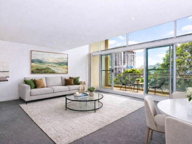 MASSIVE 2 STOREY NY APARTMENT!