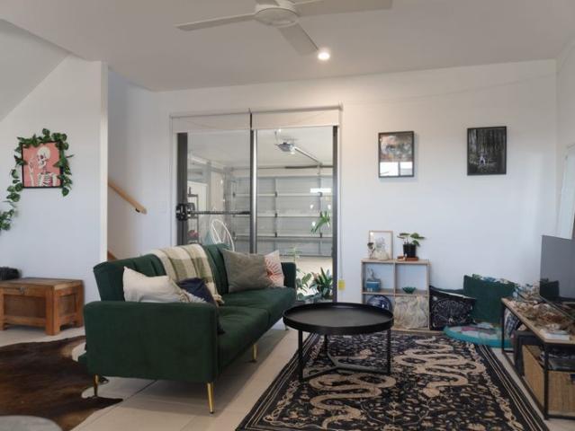 Massive 3 bedroom Terrace + Double Garage!