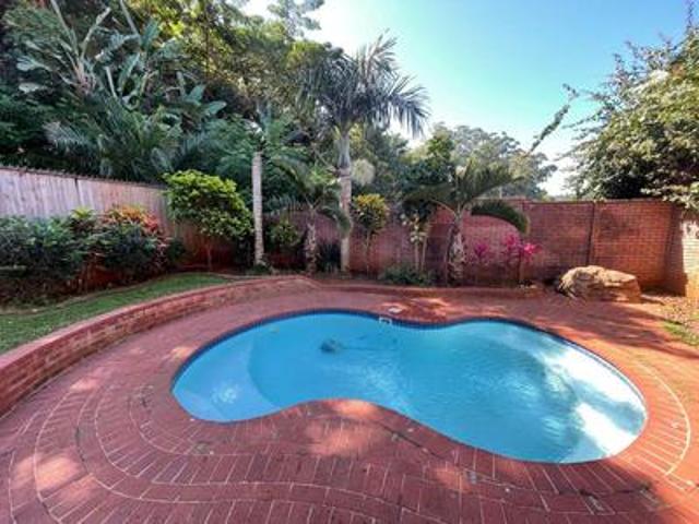 massive 3 bedrooms 2 bathroom duplex.