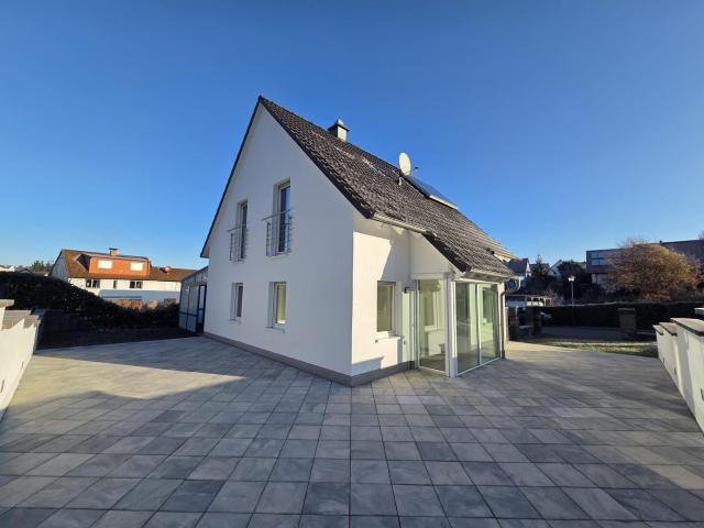 Massives Einfamilienhaus in Bestlage – modern, ruhig, sofort bezugsfrei