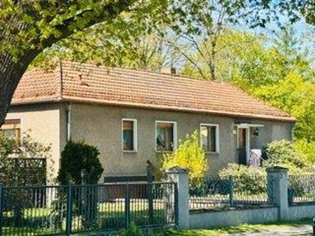 Massives Haus im Bungalow Stil mit großem Garten