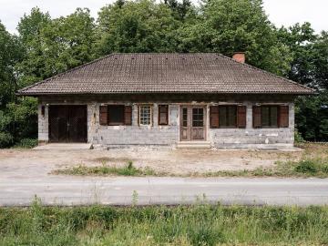 Massives Haus in beliebter ruhiger Lage nahe Georgischloss – Rohdiamant mit Villenpotenzial