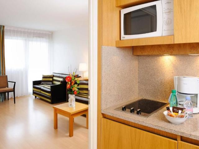 Massy Large studio for up to 3 people with Indoor Pool near Paris