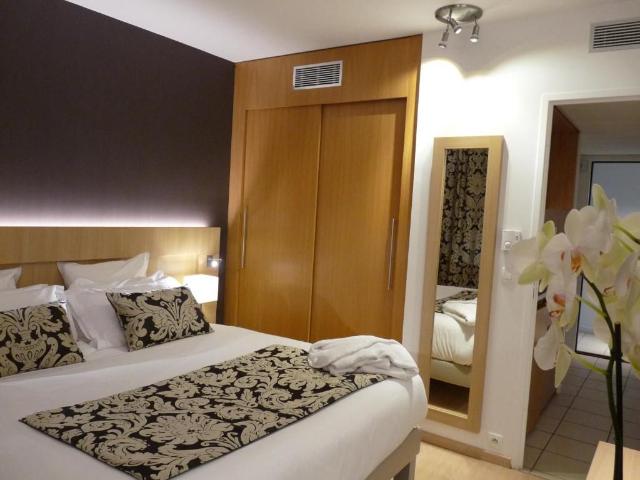 Massy Spacious executive studio with Indoor Pool near Paris