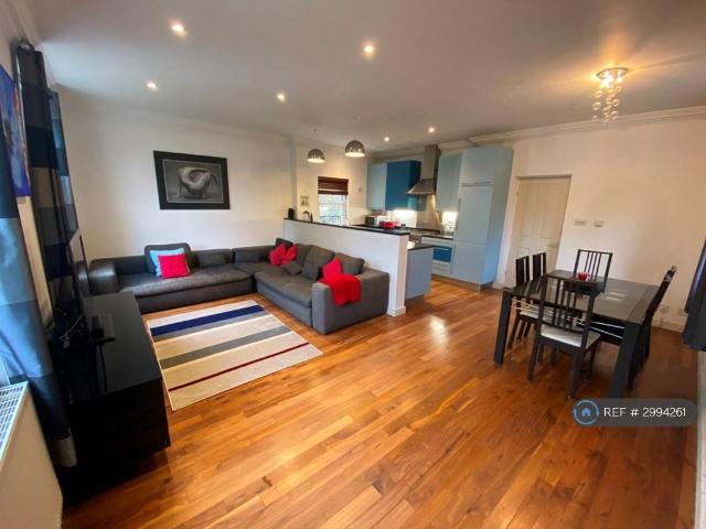 Mattock Lane, London, W5 2 bed flat to rent £2,500 pcm £577 pw