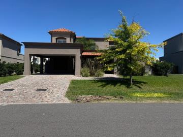 Casa en alquiler en Villa Rosa - Cochera