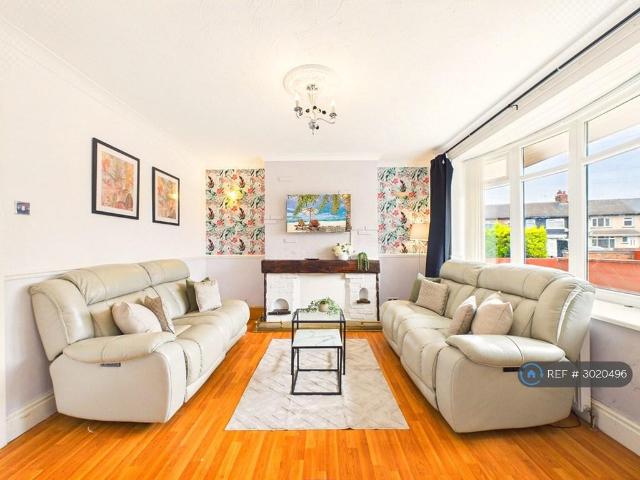 Matford Avenue, Middlesbrough, TS3 4 bed semi detached house to rent £3,000 pcm £692 pw
